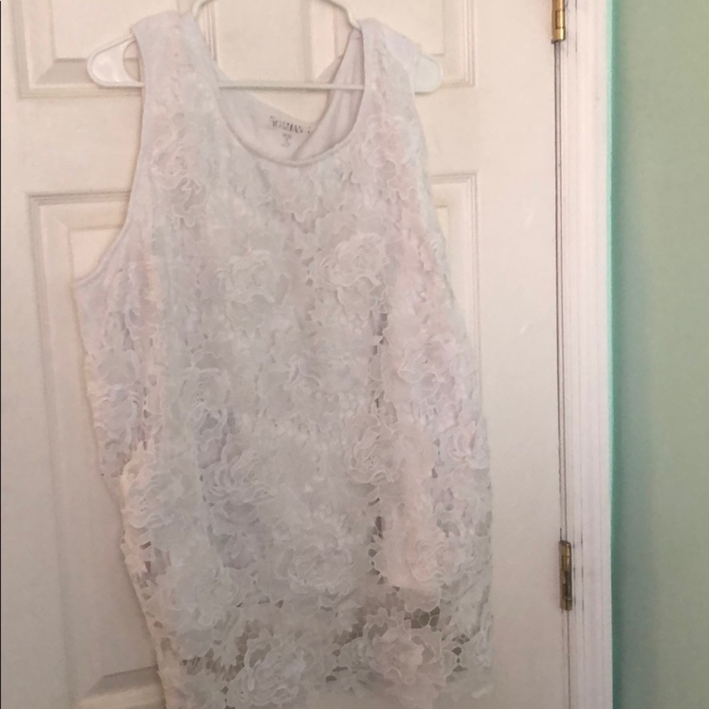 Lace sleeveless blouse